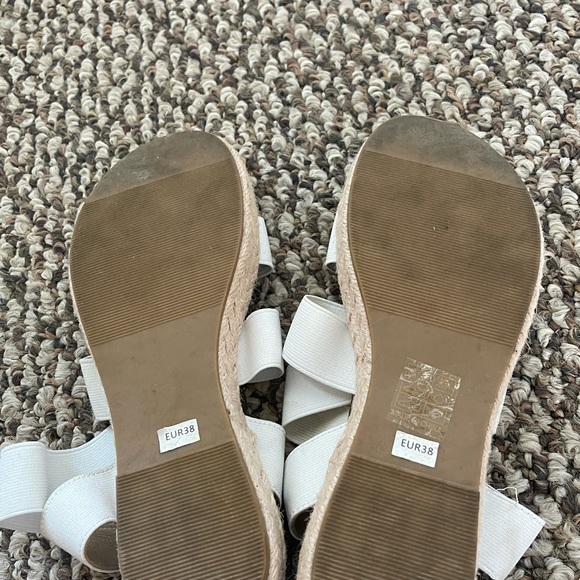 Sandles - Picture 3 of 3